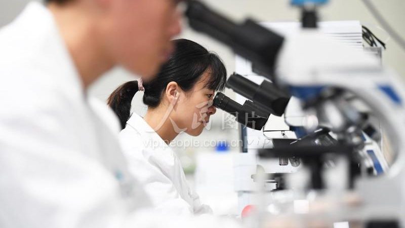 面对众多的进口基因测序仪厂家，如何选择一款适合自己的设备呢？以下是一些建议：